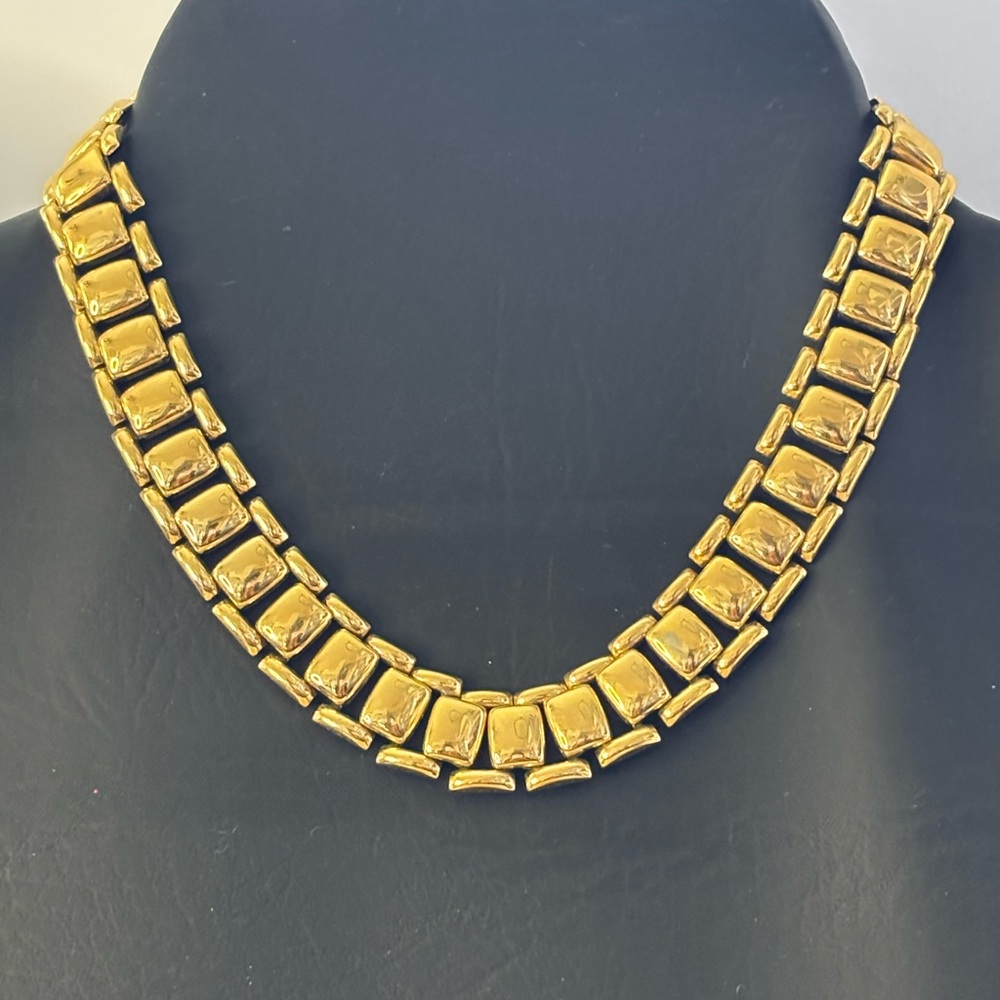Elegant Gold Vintage Necklace